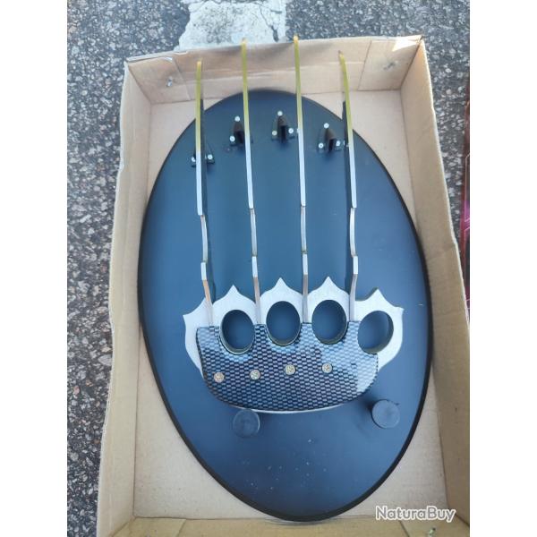 Couteau d�coratif avec support mural lot