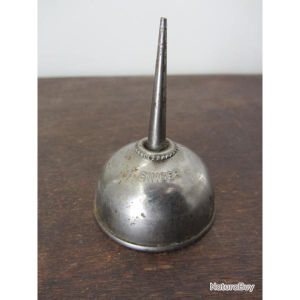 Burette � huile en m�tal Singer 1940-1950