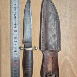 Couteau dague poignard scout sabatier jeune d&eacute;pos&eacute;