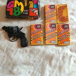 Revolver jouet &agrave; amorces