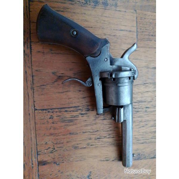 R�volvers � broche