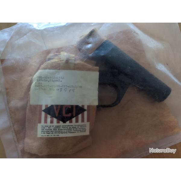 Pistolet lance fus�e cal .4 et 20 fus�es