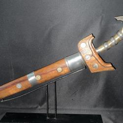 SUPERBE IMPOSANTE EPEE KRISS MORO A LAME SINUEUSE, XX SIECLE, PHILIPPINE / INDONESIE, KERIS