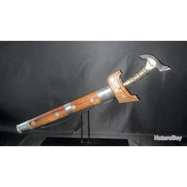 SUPERBE IMPOSANTE EPEE KRISS MORO A LAME SINUEUSE, XX SIECLE, PHILIPPINE / INDONESIE, KERIS
