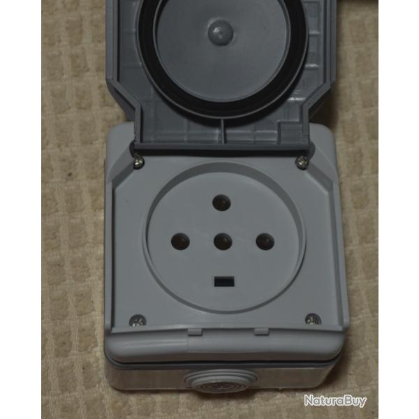 Prise electrique etanche legrand tetrapolaire 20A