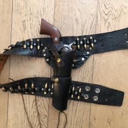 Holster semi artisanal avec cartouchi&egrave;re
