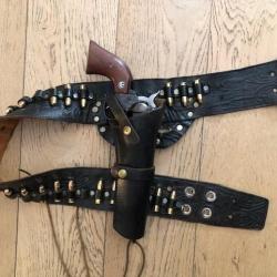 Holster semi artisanal avec cartouchi&egrave;re