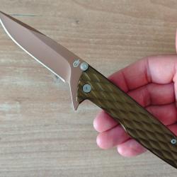 GERBER One-Flip 1910917A, lame finition desert tan et  plaquettes plaquettes en aluminium OD Green.