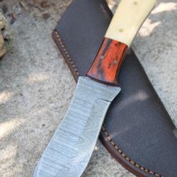 Skinner Couteau Damas Lame 256 Couches Lame Drop Point Manche Os Fabr Artisanale Etui Cuir 01