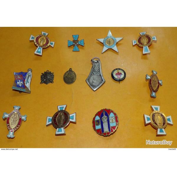 LOT D'INSIGNES RELIGIEUX , BON ETAT VOIR PHOTOS ,POUR TOUT RENSEIGNEMENT ME CONTACTER. REGARDEZ MES