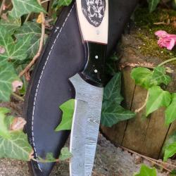 Couteau de Chasse Damas Lame 256 Couches Manche OS Scrimshaw Ours Bear Fabr Artisanale Etui Cuir 00