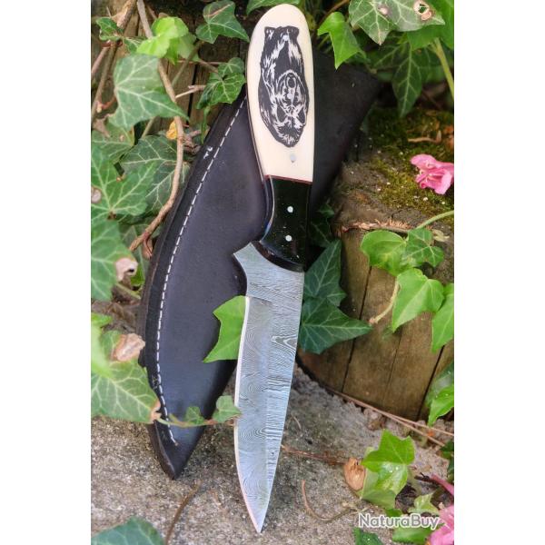 Couteau de Chasse Damas Lame 256 Couches Manche OS Scrimshaw Ours Bear Fabr Artisanale Etui Cuir 00