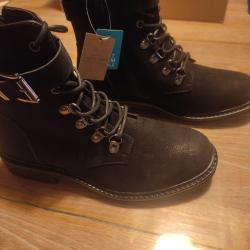 Paire de bottines neuves noires Merry Scott