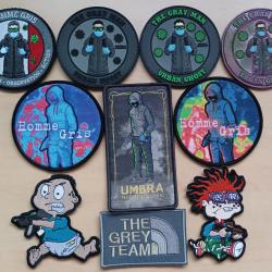 Ecusson morale patch homme gris tacticool airsoft lot 10 pi&egrave;ces