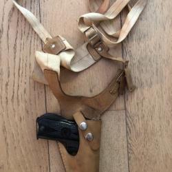Holster cuir souple pour PA petit calibre.
