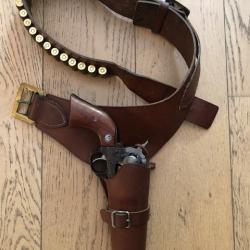 Bel holster western avec cartouchi&egrave;re