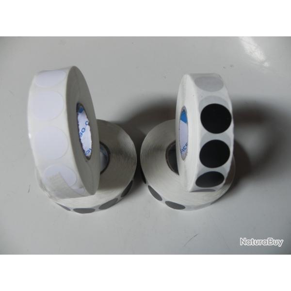 Rouleau de gommettes noires ou blanches diam�tre 19mm.