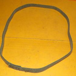 ELASTIQUE POUR CASQUE , UTILISE POUR MAINTENIR LE COUVRE CASQUE ET SOUVENT POUR TENIR UN PANSEMENT O