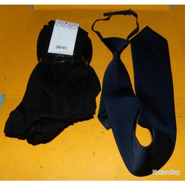 CRAVATTE BLEU AVEC ATTACHE DE SECURITE ANTI ETRANGLEMENT + LOT DE 4 PAIRES DE CHAUSSETTES FINES NOIR