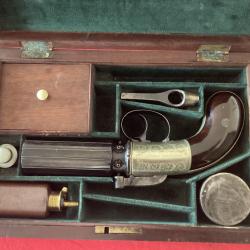 Poivri&egrave;re a percussion en coffret