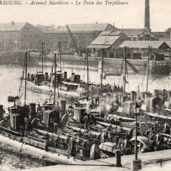 Carte postale Cherbourg Arsenal Maritime Le Poste des Torpilleurs -N&deg;8590