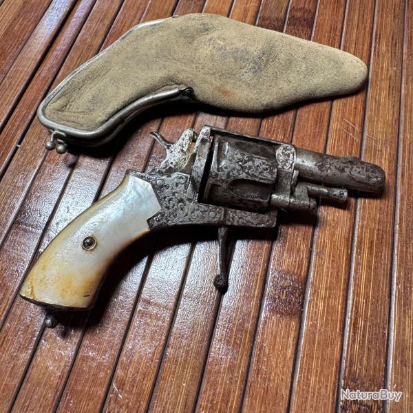 REVOLVER BULLDOG 320 �tuis en peau