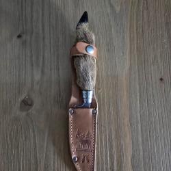 Petit couteau traditionnel &agrave; pattes de chevreuil