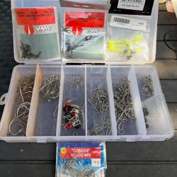 Bo&icirc;tes divers hame&ccedil;ons et agrafes p&ecirc;ches en mer