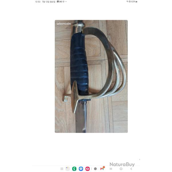 Sabre d'apparat en m�tal avec son fourreau (XXe si�cle).Le sabre avec son fourreau