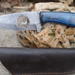 Couteau Drop Point Damas Cerf dans la Lame 256 Couches Manche Bois Simili Cuir Fabric Artisanale