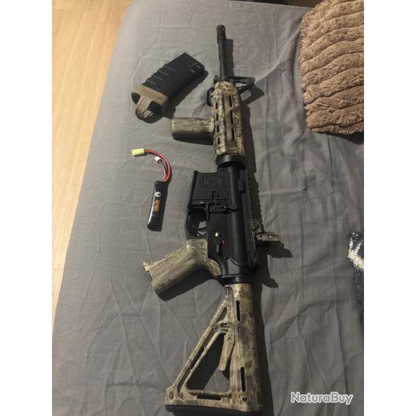 R�plique Airsoft M4 AEG custom type Magpul / MOE