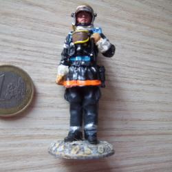 figurine plomb Sapeur Pompier tenue feu  2002 -116 grs