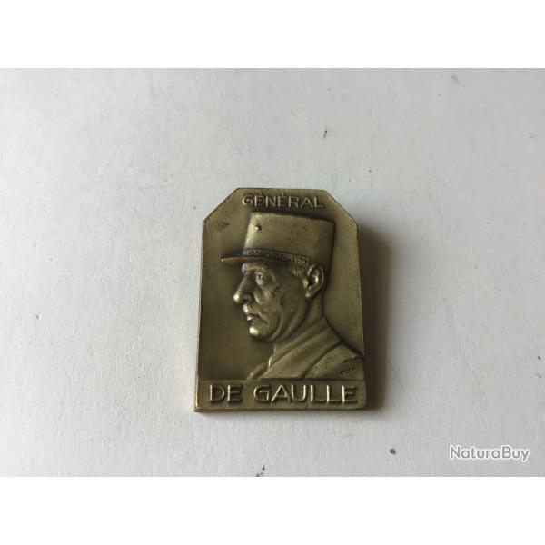 VENDU PAR LE-CUIRASSIER N�001 INSIGNE EFFIGIE G�N�RAL DE GAULLE COULEUR BRONZE  35,3 X 25,2 MM