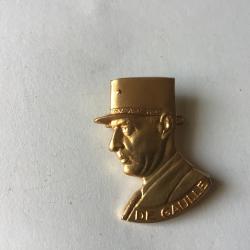 VENDU PAR LE-CUIRASSIER N&deg; 4 BROCHE EFFIGIE DU G&Eacute;N&Eacute;RAL DE GAULLE COULEUR OR  33 X 21,7 MM