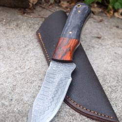 Skinner Couteau Damas Lame 256 Couches Lame Drop Point Manche Smoke Fabr Artisanale Etui Cuir