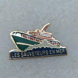 PINS BATEAU LES SAUVETEURS  EN MER