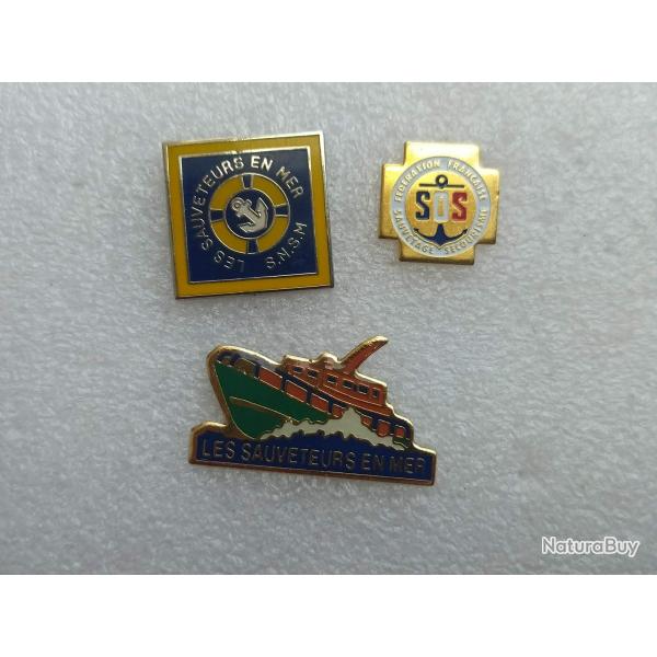 PINS  LES SAUVETEURS  EN MER SNSM LOT DE 3 PINS DIFFERENTS