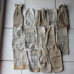 Pour collection, Lot de 14 sacs &agrave; plomb vides.