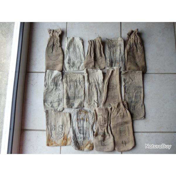 Pour collection, Lot de 14 sacs � plomb vides.