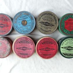 Lot de 8 bo&icirc;tes anciennes d'amorces diverses pour collection ou usage.