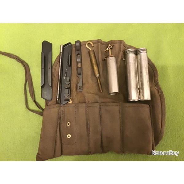 RARE KIT R�GLEMENTAIRE DE ENTRETIEN ET NETTOYAGE POUR AGM 42. M/42. Agm/42