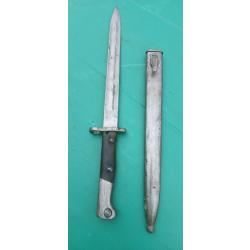 ANCIENNE BAIONNETTE  MOD 1908  .  FABRICATION ALLEMANDE  . AVEC  FOURREAU  .