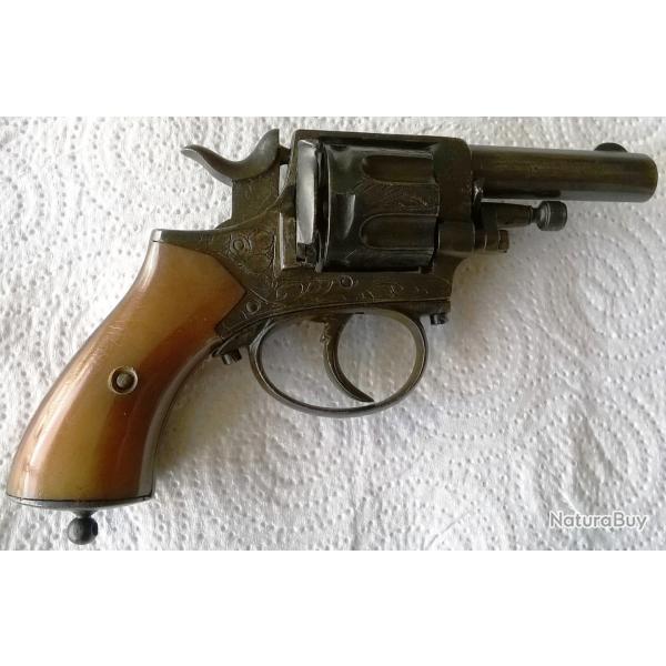 Superbe Revolver Grav� Calibre 320