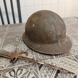 Reliques d&eacute;couvertes Coque casque Fran&ccedil;ais Adrian et ba&iuml;onnette rosalie