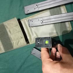 &Eacute;tuis airsoft Sten marque ou mp40 et 5 chargeurs