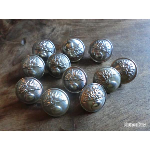 lots x 11  boutons  argent�  uniforme  infanterie