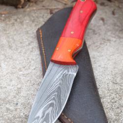 Skinner Couteau Damas Lame 256 Couches Lame Drop Point Manche Rubis Fabr Artisanale Etui Cuir 01