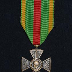 CROIX DU COMBATTANT VOLONTAIRE-GUERRE 1914/1918-FRENCH WAR CROSS 1&deg; WW