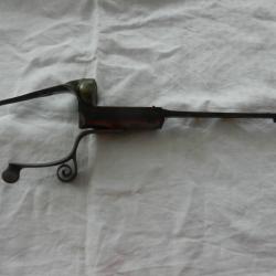 syst&egrave;me de verrouillage de fermeture &agrave; bascule cl&eacute; de pontet a volutes