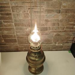 Ancienne lampe &agrave; p&eacute;trole en laiton  type Matador